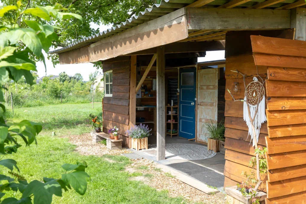 Deze afbeelding heeft een leeg alt-attribuut; de bestandsnaam is yurtsanitair-2.webp